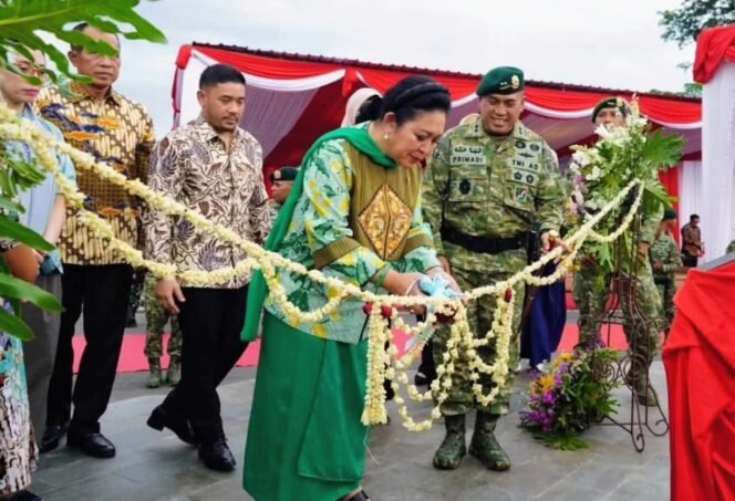 
					Peresmian Monumen Jenderal Besar TNI (Purn) H.M. Soeharto di Brigif 6 Divif 2 Kostrad
