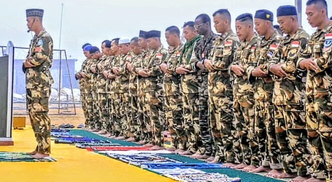 
					Sujud di Hari Raya Idul Fitri, Prajurit TNI di Kongo Perkuat Semangat Perdamaian Dunia