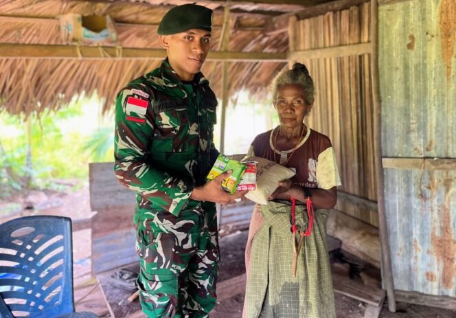 
					Satgas Pamtas Yonarhanud 2 Kostrad Bagikan Beras untuk Masyarakat Prasejahtera