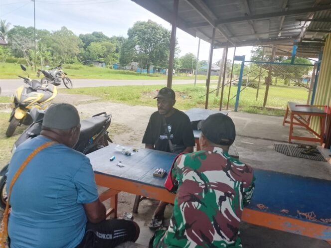 
					Babinsa Koramil 1806-02/Babo Gelar Komsos Bersama Warga Kampung Modan