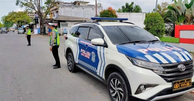 
					Satlantas Polres Langkat Tingkatkan Patroli Jalinsum, Pastikan Arus Lalu Lintas Aman dan Lancar