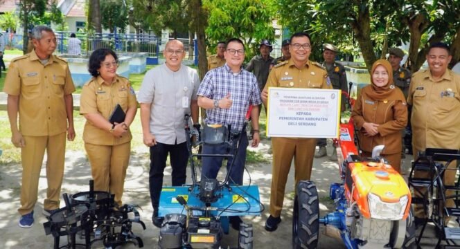 
					Alsintan Bebas Dipakai Petani, Bupati: Kalau Ada Pungli, Lapor!