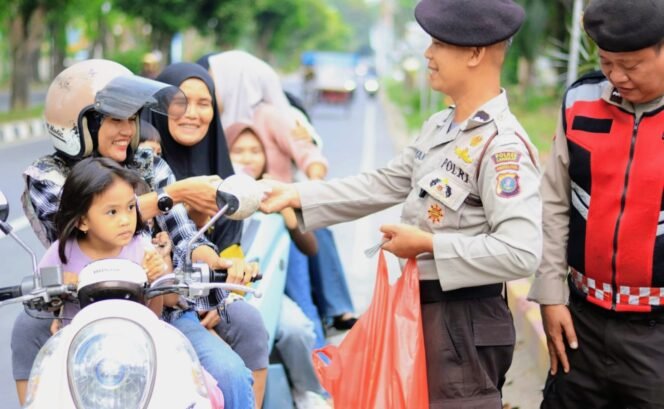 
					Satlantas Polres Langkat Patroli Jalinsum, Pastikan Arus Lalu Lintas Aman dan Lancar