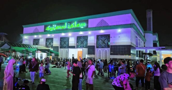 
					Dalam Rangka Menyambut Hari Kemenangan, Alun-Alun Kuningan Destinasi Momen Lebaran