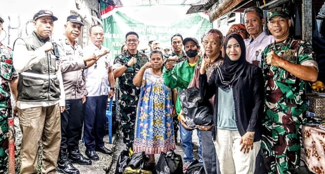 
					Danrem 052/Wkr Pimpin Ground Breaking Jembatan Garuda dan Gentengisasi Kodim 0503/JB Melalui Vicom