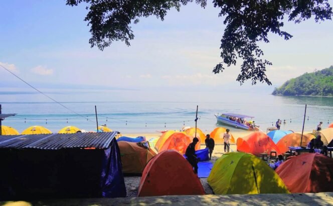 
					Pantai Pangkodian, Tujuan Primadona Wisatawan di Hari Libur