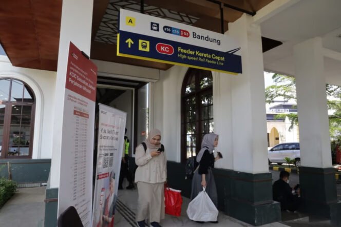
					Stasiun Bandung Tingkatkan Pelayanan, Akses Penumpang KA Feeder Whoosh Dipusatkan ke Sisi Utara Stasiun