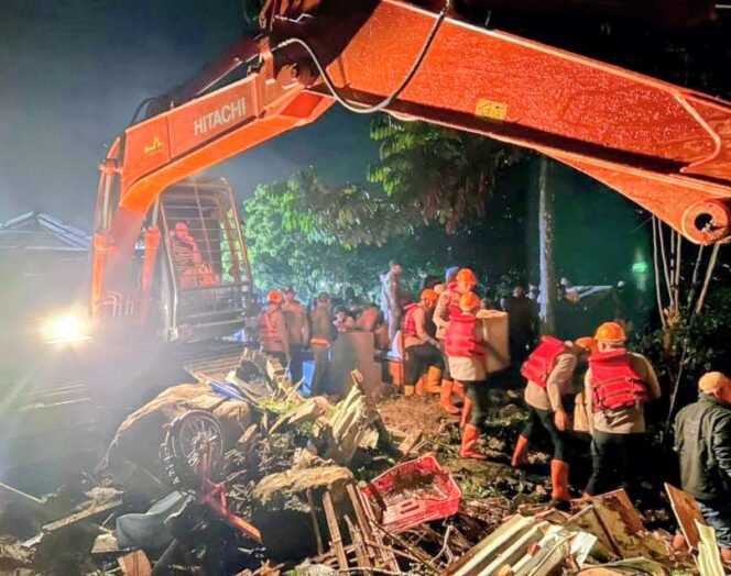 
					Polda Sumut Kerahkan 20 Personel Brimob Bantu Tangani Bencana Sembahe, 3 Korban Ditemukan Meninggal