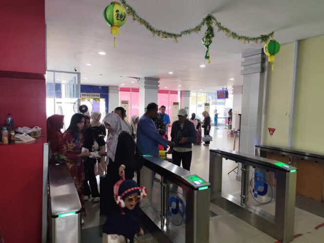 
					Arus Mudik dan Balik Lebaran 1447 H di Pelabuhan Sri Bintan Pura Lancar