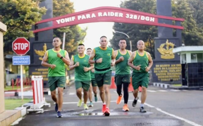 
					Pangdivif 1 Kostrad Pimpin Lari 5K, Dorong Disiplin dan Gaya Hidup Sehat Prajurit