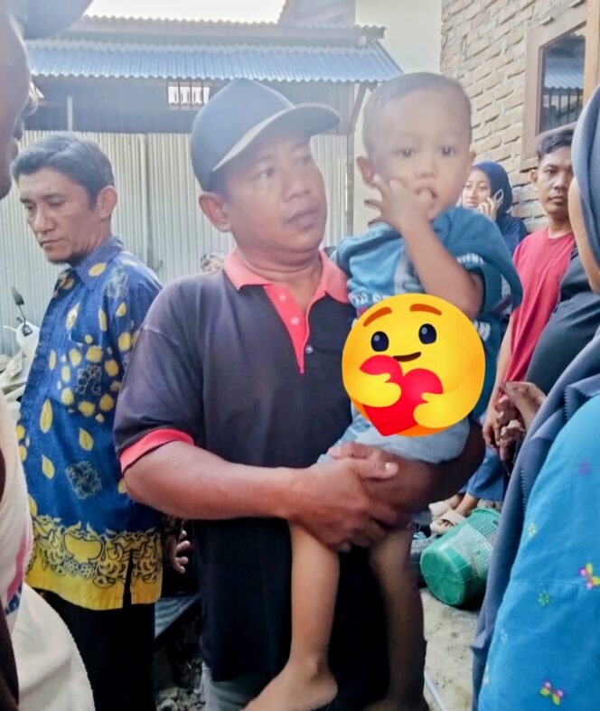 
					Balita Alrayan Yang Diduga Diculik Kembali Ke Rumah, Pelaku Dibawa Ke Polsek
