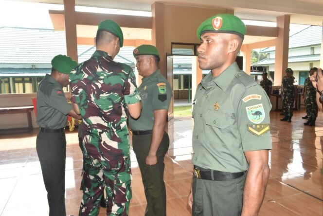 
					33 Prajurit Komando Distrik Militer (Kodim) 1806/Teluk Bintuni Terima Kenaikan Pangkat.