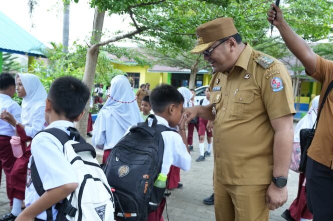 
					Bupati Deli Serdang Sidak Pustu dan Sekolah, Tekankan Kualitas Layanan dan Fasilitas