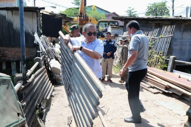 
					Ketua Umum LESIM Apresiasi Penertiban Bangli di Bantaran Sungai Cirarab