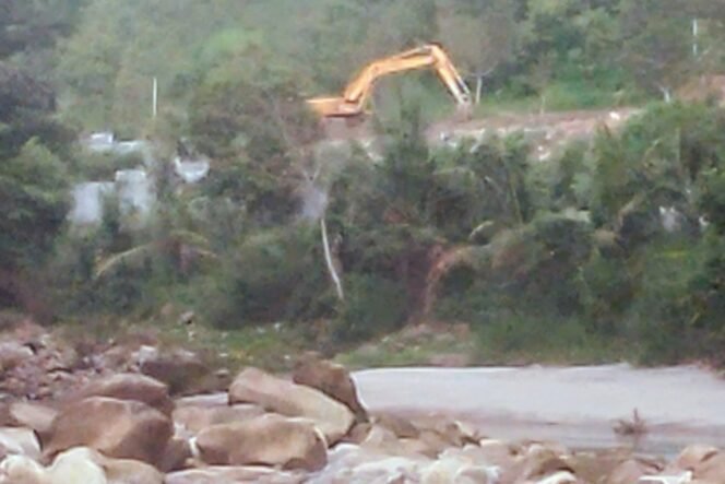 
					Pembangunan Kandang Ayam di Desa Siguci Disorot Warga, Diduga Tanpa Izin Dan Berlokasi di Bantaran Sungai