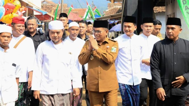 
					Andra Soni Serukan Teladani Akhlak Ulama di Haul Abuya Bustomi