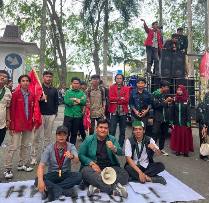 
					Mahasiswa Deli Serdang Minta Gubernur Bobby Tinjau Kesejahteraan 2.341 Guru PPPK Paruh Waktu