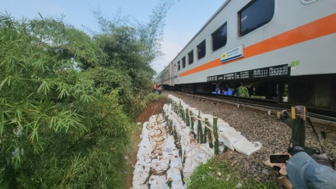 
					Penanganan Gogosan Jalur KA Cibeber–Lampegan Selesai, Perjalanan KA Siliwangi Kembali Normal