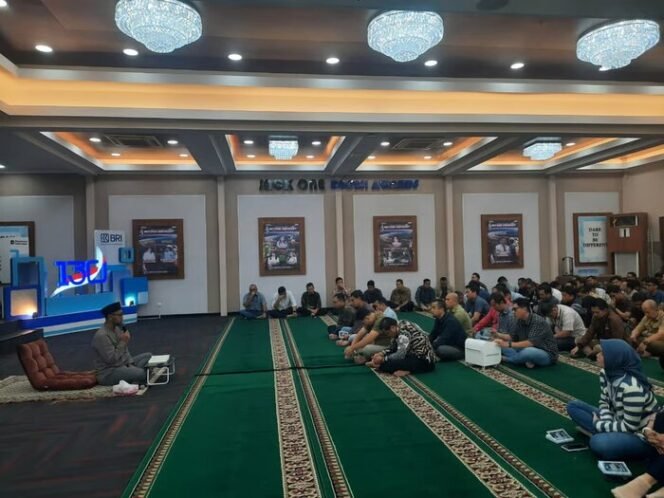 
					Pengajian Rutin di Jackone Hall, Pekerja BRI Region 6 Perdalam Pemahaman Ibadah