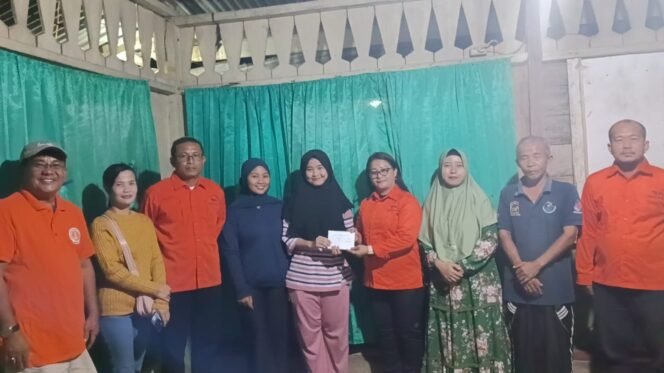 
					Air Mata Keluarga Nelayan Itu Jatuh: Bang YD Biayai Kuliah Rizka Hingga Tamat