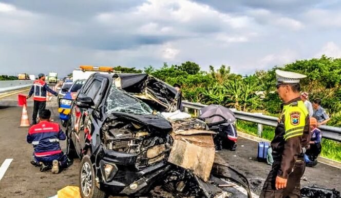 
					Tabrakan Maut Mobil Anggota DPR di Tol Paspro, Dua Pendamping Tewas