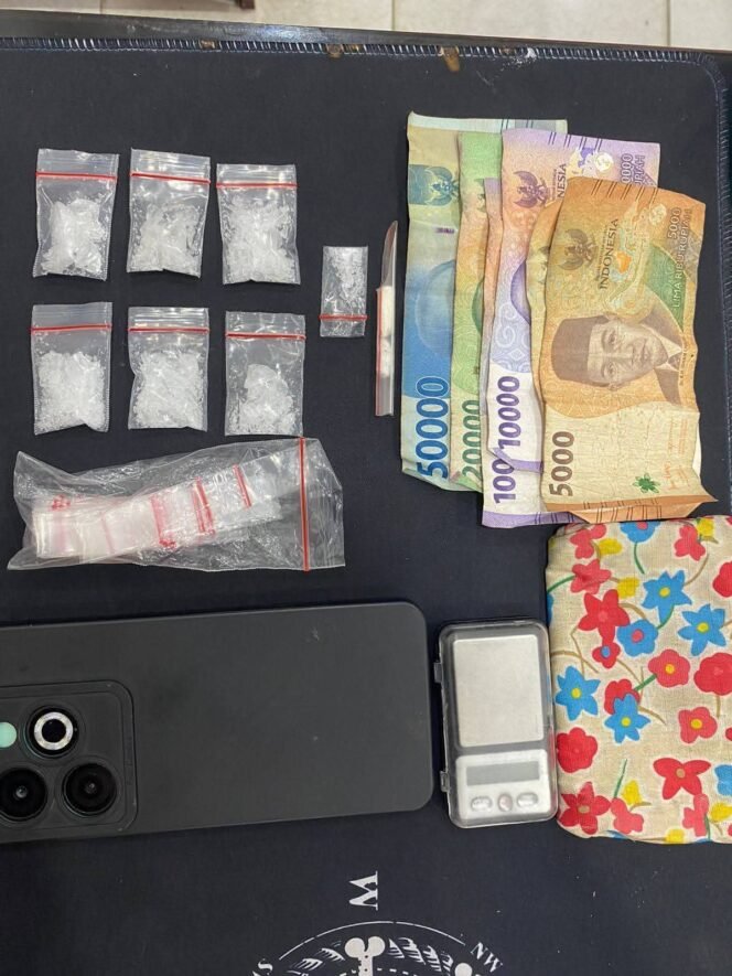
					Satres Narkoba Polres Sergai Gerebek Sarang Narkoba di Pantai Cermin, Dua Pria Diamankan