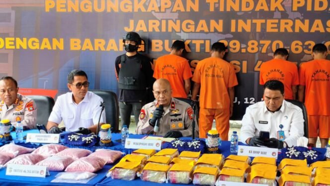 
					Polda Riau Gencar Sikat Narkoba. 2025 Sita Lebih 1 Ton, Awal 2026 Tembus 213,5 Kg