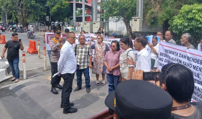 
					Ibu Korban Yakin 3 Tersangka Lainnya, Yang Mengeroyok Brutal Anaknya Segera Ditangkap Polisi