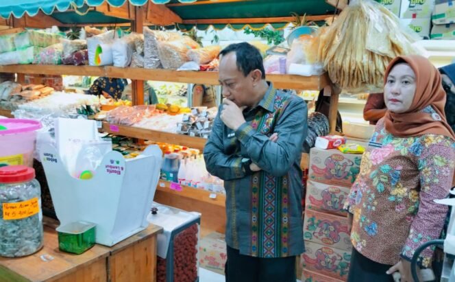 
					Sidak Pasar dan Swalayan, Sekdakab Deli Serdang Pastikan Stok Aman dan Harga Stabil Jelang Iduladha