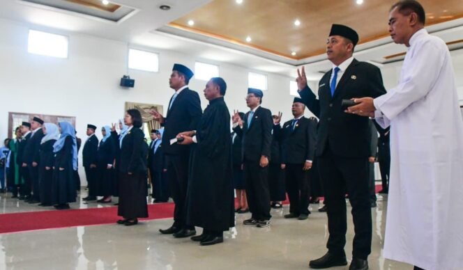 
					Pelantikan 53 Pejabat di Deliserdang, Bupati Ingatkan Amanah Negara dan Evaluasi Kinerja