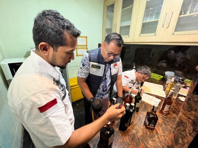 
					Satresnarkoba Medan Gandeng Bea Cukai – THM Phantom Tak Punya Ijin, Ditemukan Minuman Keras Palsu