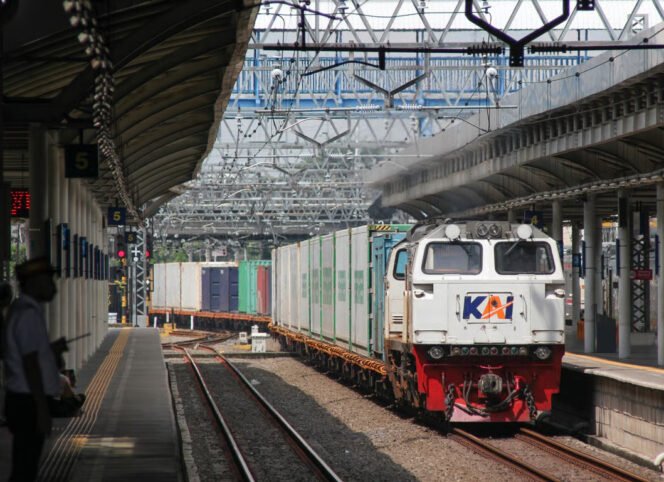 
					KAI Logistik Jaga Ketahanan Distribusi Nasional Selama Libur Akhir Pekan Kenaikan Yesus Kristus