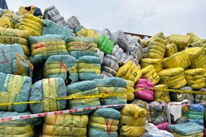 
					Krisis Sandang Nasional. Antara Limbah Tekstil dan Ancaman Mikroplastik di Tengah Ketergantungan Impor Kapas