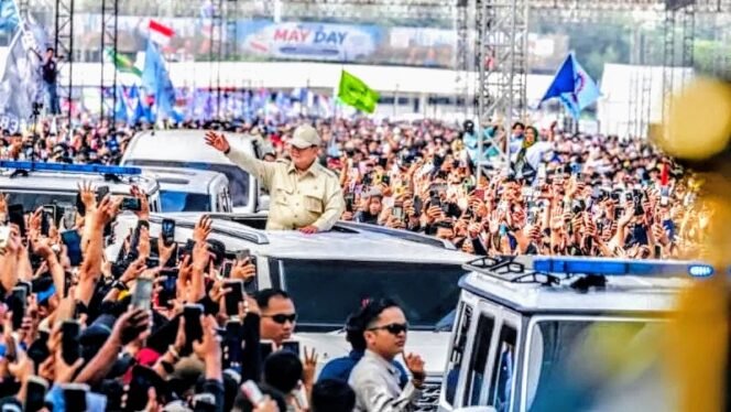 
					Prabowo Tegaskan Negara Hadir di Hari Buruh. Satgas PHK Dibentuk, Perlindungan Pekerja Diperkuat