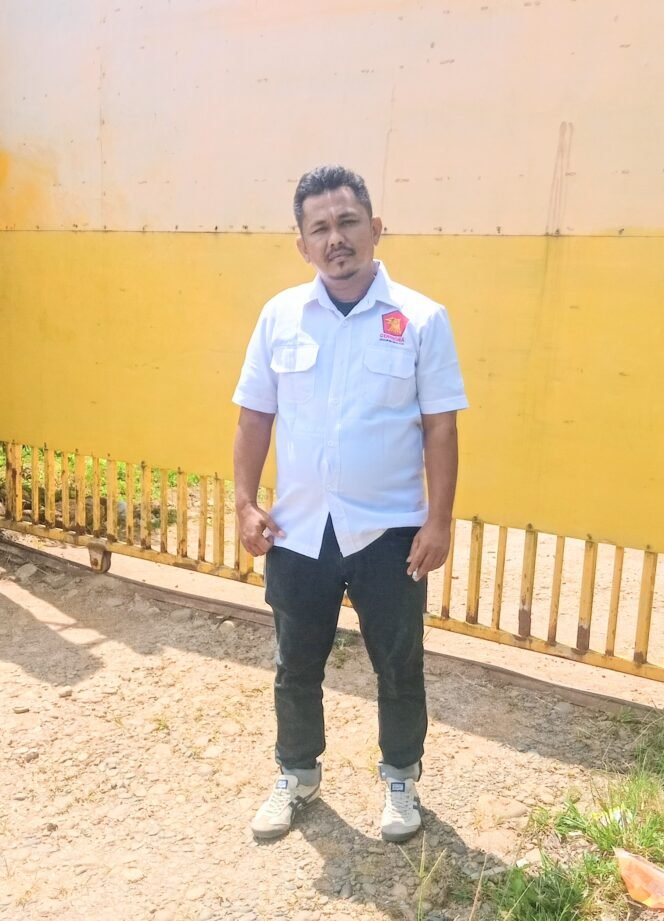 
					Ketua PAC Gerindra STM Hilir Soroti Legalitas Peternakan Ayam di Bantaran Sungai Belumai, Ancam Mobilisasi Warga