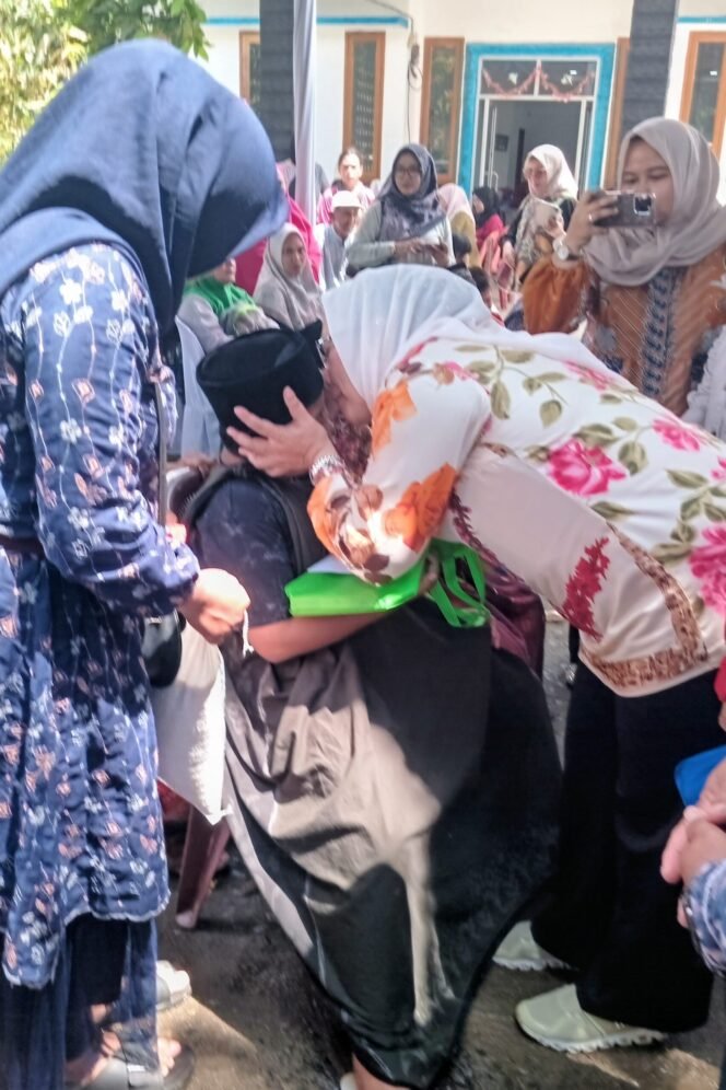 
					Demokrat Sumut Khitan Massal Untuk 65 Anak, Anita Lubis Meringankan Beban Ekonomi Keluarga