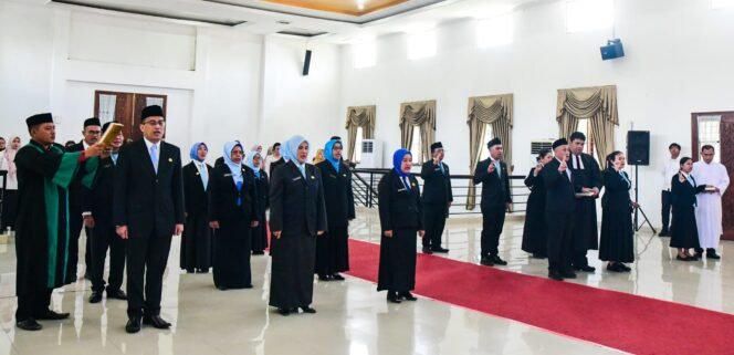 
					Bupati Deliserdang Lantik 20 Pejabat, Dua Eselon II Pimpin Dinas Program Strategis Nasional