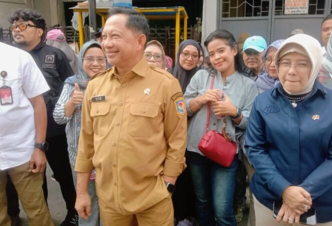 
					Wali Kota Jakarta Barat dan Mendagri Tinjau Program Bedah Rumah Korban Kebakaran di Kalianyar
