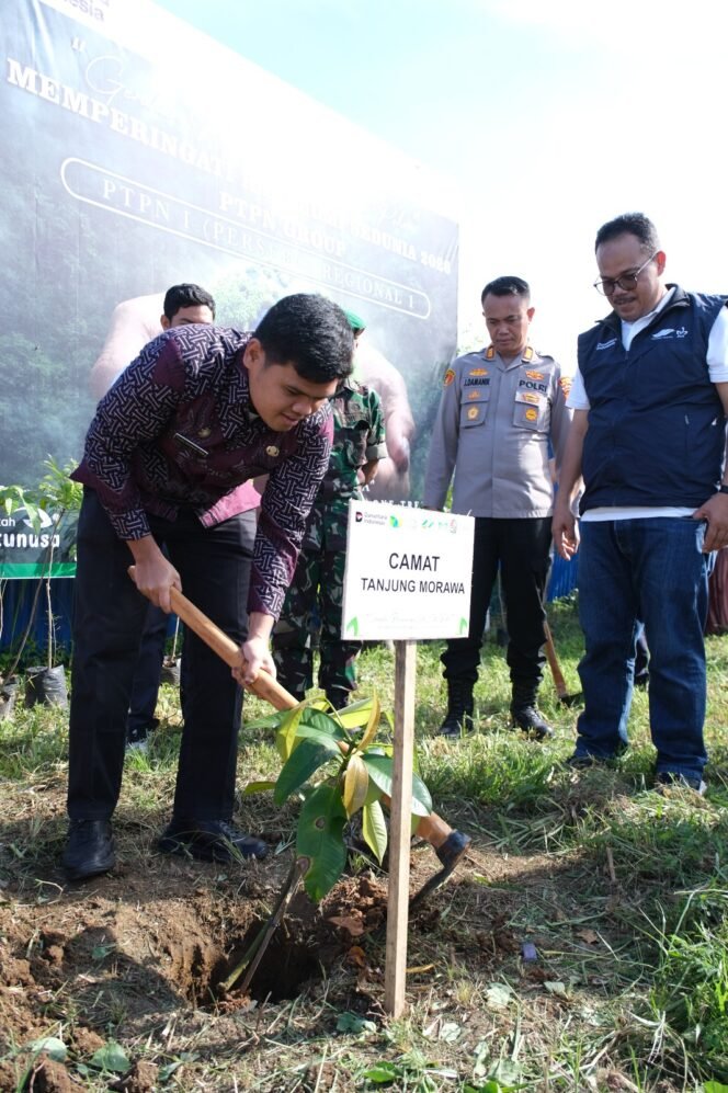 
					Tanjung Morawa Tanam 300 Pohon Peringati Hari Bumi dan HUT Deli Serdang ke-80