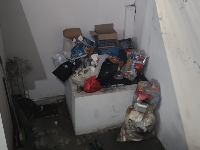 
					Sampah Menumpuk di Tebet Barat, Warga Keluhkan Bau Menyengat dan Minta Pemkot Bertindak