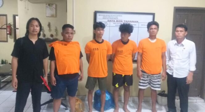 
					Razia Narkoba di Kafe Patumbak Dihadang Massa, Empat Orang Ditahan, Dua Lainnya Masih Diburu