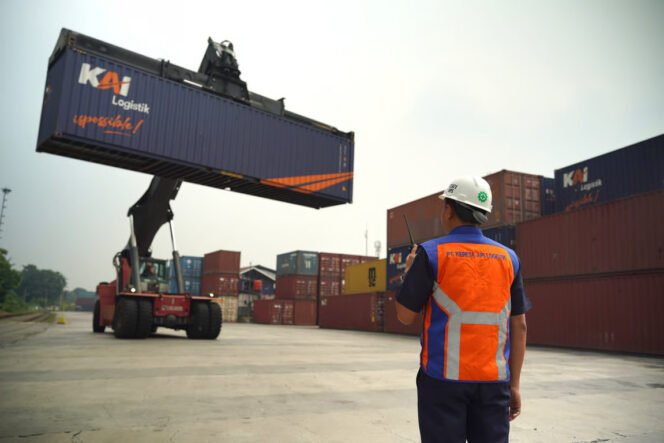 
					Lebih dari 1 juta Ton Barang Diangkut via Kereta Kontainer, Setara Mengurangi Pergerakan Hampir 60 Ribu Truk di Jalan Raya
