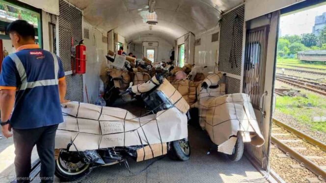 
					KAI Logistik Kirim 1.425 Motor dari Yogyakarta Saat Libur Panjang