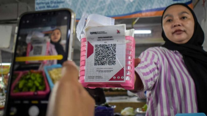 
					2 Demokrasi, 1 Ruang Digital: Apa Arti Kunjungan Narendra Modi bagi UMKM Indonesia?