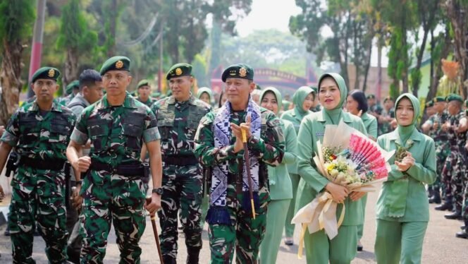 
					Pangkostrad Tegaskan Profesionalisme dan Kepedulian Prajurit dalam Kunjungan ke Menarmed 1 Kostrad dan Yonarmed 9/Pasopati