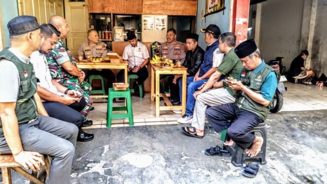 
					Tiga Pilar Kebon Jeruk Perkuat Sinergi, Dorong Kepedulian Warga terhadap Kebersihan dan Ketertiban Lingkungan