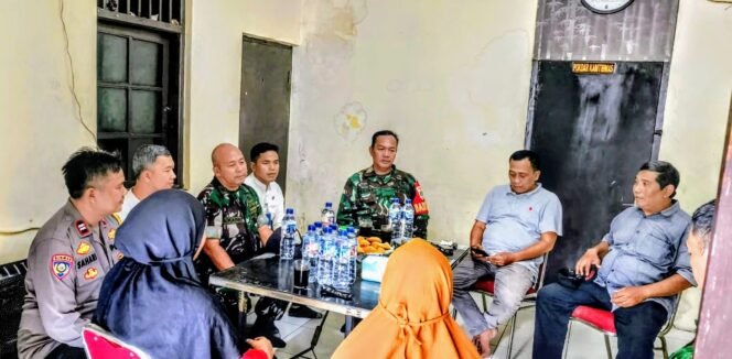 
					Perkuat Sinergi Tiga Pilar, Babinsa Koramil Kebon Jeruk Ajak Warga Jaga Keamanan dan Kebersihan Lingkungan