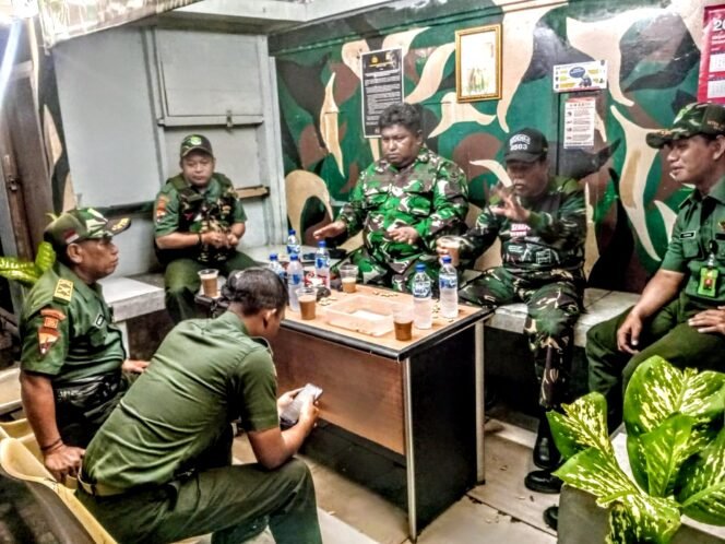 
					Babinsa Koramil 05/KJ Perkuat Siskamling, Antisipasi Tawuran dan Gangguan Kamtibmas