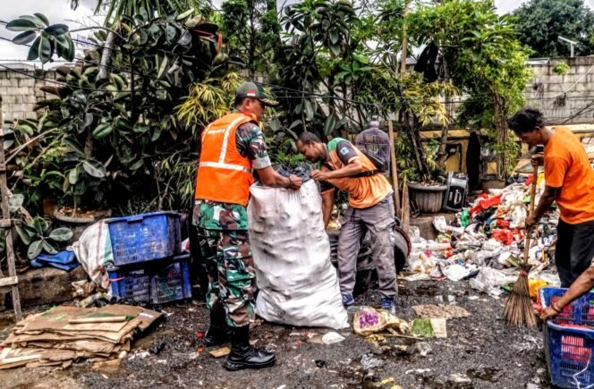 
					Satgas Sampah Percepat Penanganan Sampah di Kebon Jeruk