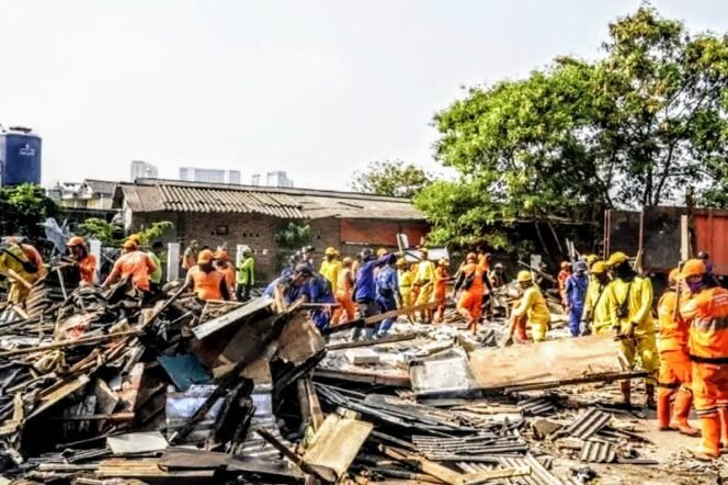 
					Gusur 20 Bangunan, Pemkot Jakbar Kembalikan Fungsi Aset Negara